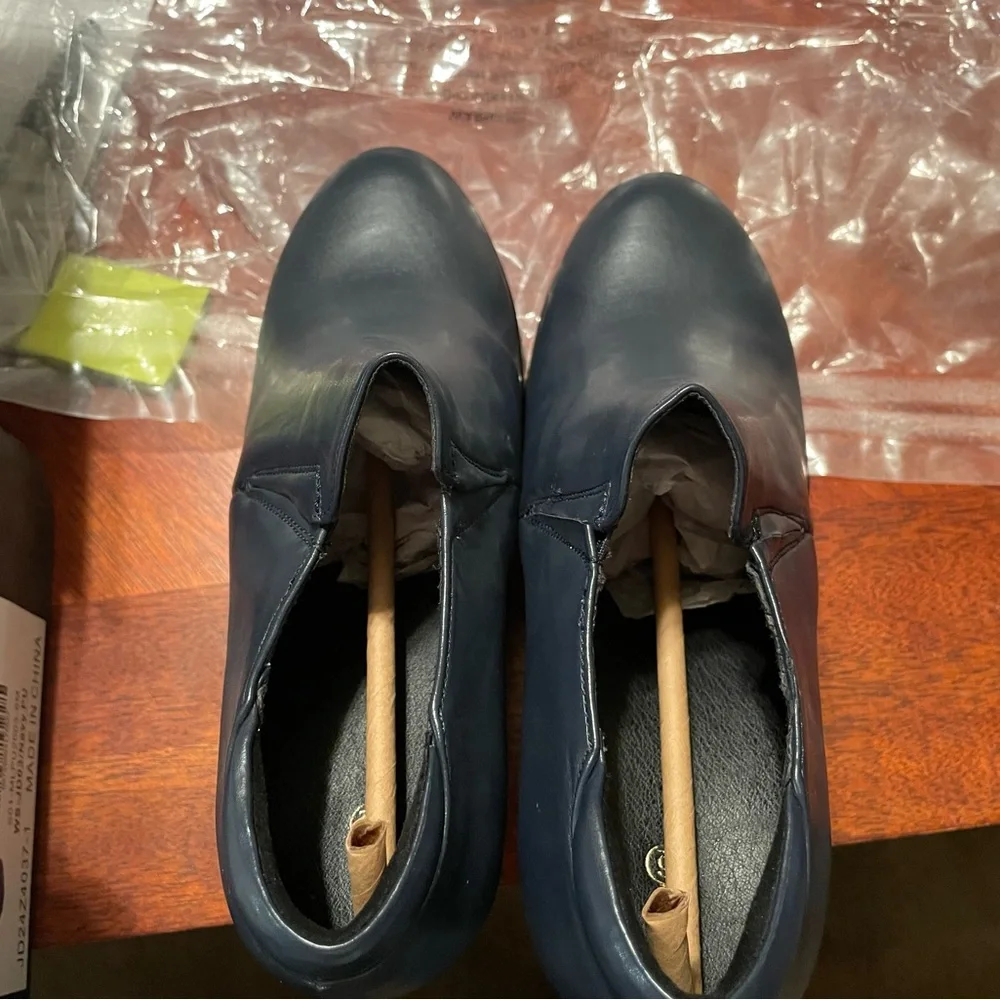 Elegant Black Ankle Boots - Picture 2 of 4